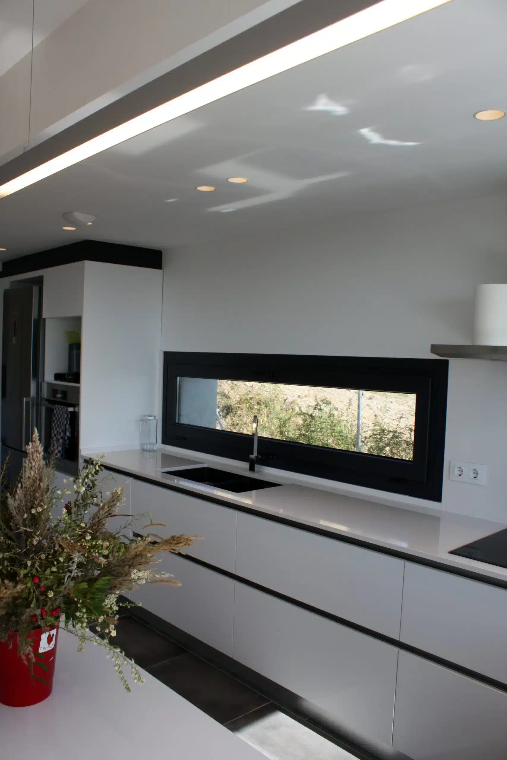 casa amb panells prefabricats - 02 casa prefabricada hormigon cocina 01 1 scaled.jpg 2