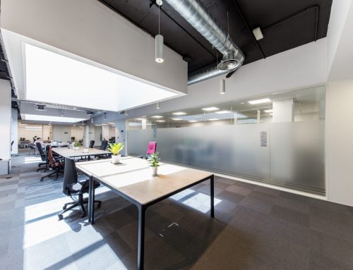 Reforma de Oficinas en Poblenou: El reto de la iluminación en grandes superficies subterráneas.