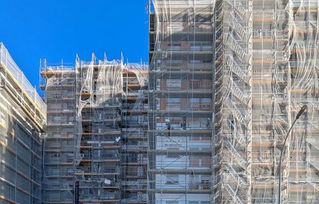 Scaffolding on the main façade of the Avinguda Madrid blocks in Terrassa