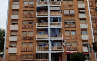 Main façade of block A in Can Vilardell before the energy retrofit