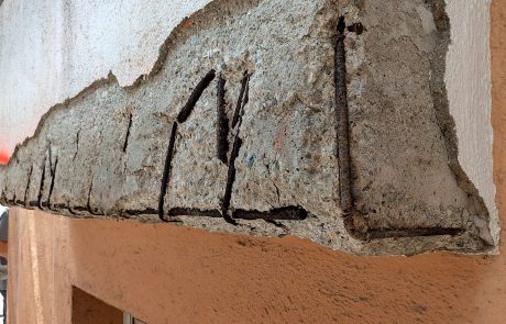 Balcony front with detached concrete and corroded reinforcement found during the works