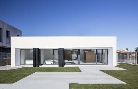 AG_5231 Façana sud de la casa de Ventalló oberta al jardí