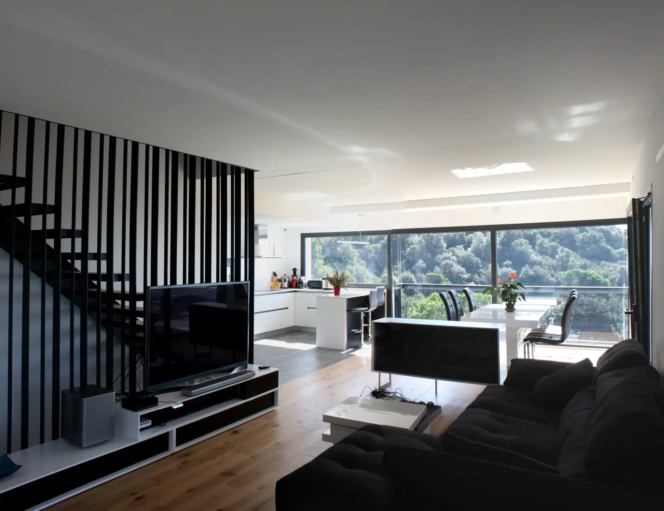 casa amb panells prefabricats - casa prefabricada sala estar 01 1 scaled.jpg 1