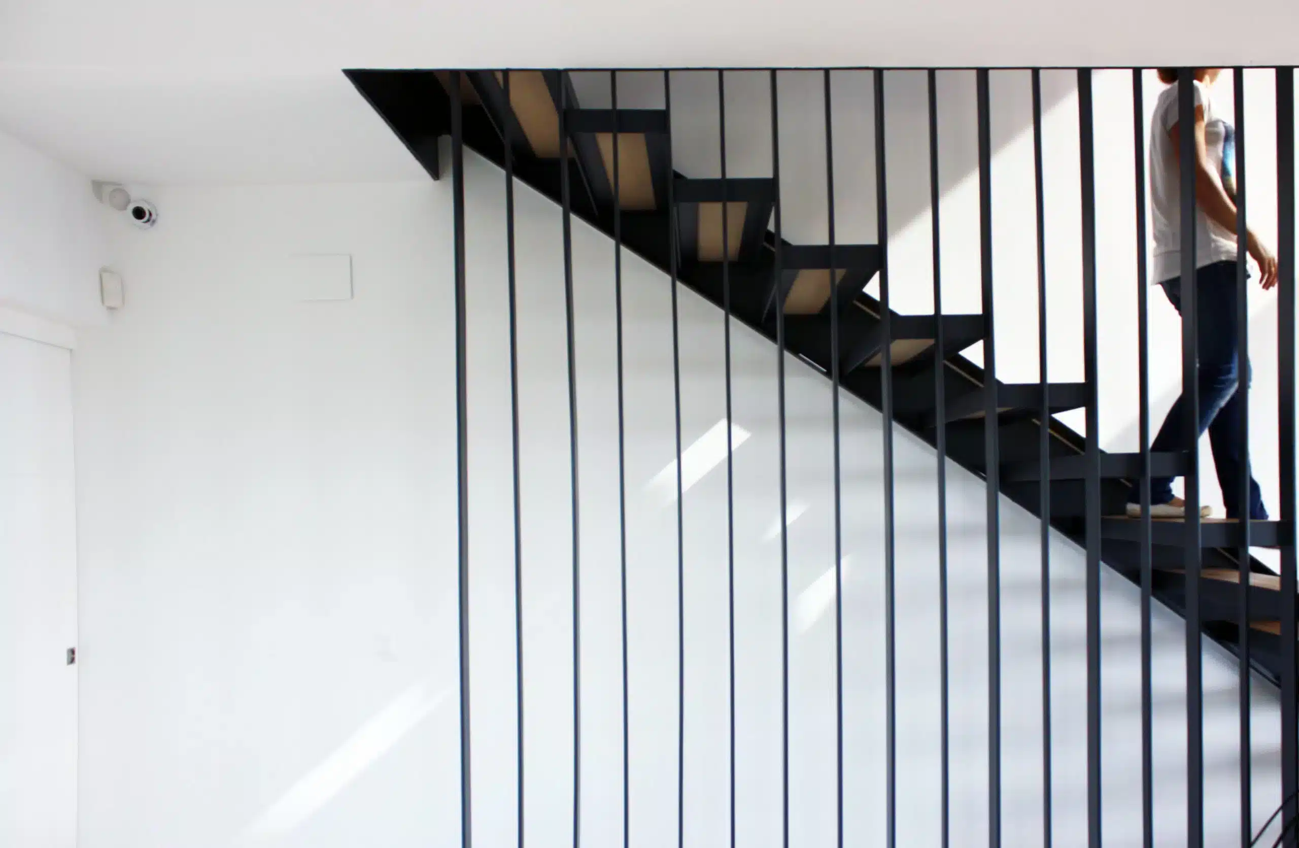 casa amb panells prefabricats - escalera detalle scaled.jpg 1